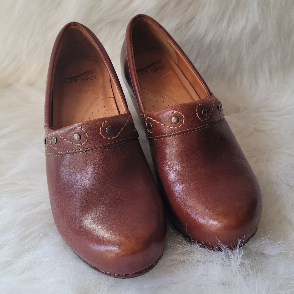 Dansko Riki Studded Brown Leather Slip On Heels Clogs Size 38 - LIKE NEW